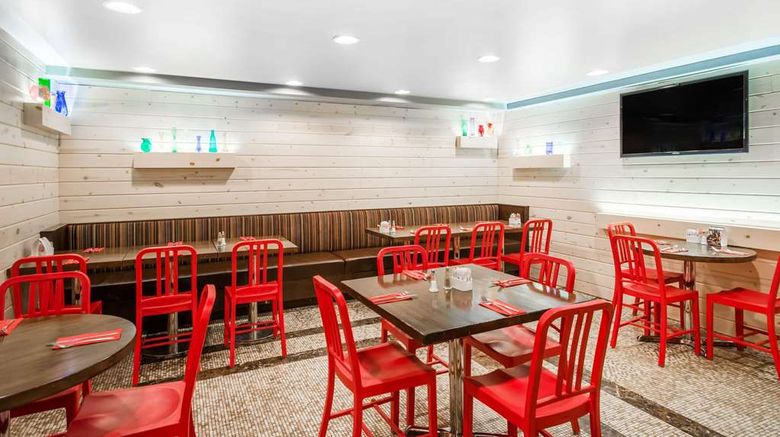 <b>TRYP New York City Times Square South Restaurant</b>. Images powered by <a href="https://iceportal.shijigroup.com/" title="IcePortal" target="_blank">IcePortal</a>.