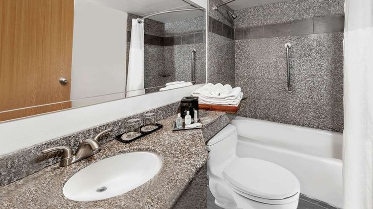 Wyndham Garden Austin Room