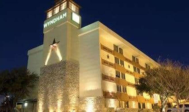 Wyndham Garden Austin Exterior
