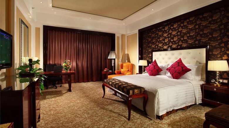 <b>Wyndham Grand Plaza Royale Palace Room</b>. Images powered by <a href="https://iceportal.shijigroup.com/" title="IcePortal" target="_blank">IcePortal</a>.