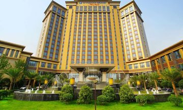 Wyndham Grand Plaza Royale Palace