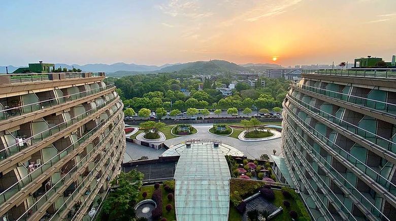 Wyndham Grand Plaza Royale Hangzhou Exterior. Images powered by <a href="https://iceportal.shijigroup.com" target="_blank" rel="noopener">Ice Portal</a>.