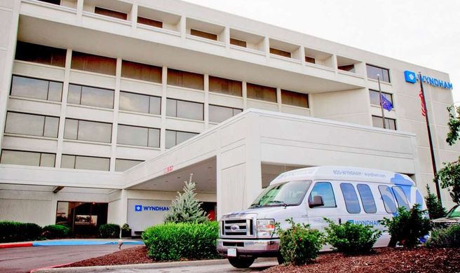 Wyndham Indianapolis Airport Exterior