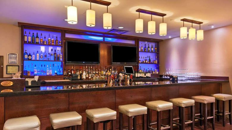 <b>Wyndham Grand Pittsburgh Downtown Restaurant</b>. Images powered by <a href="https://iceportal.shijigroup.com/" title="IcePortal" target="_blank">IcePortal</a>.