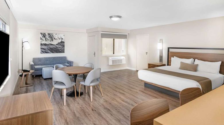 <b>Wyndham Garden San Diego near SeaWorld Suite</b>. Images powered by <a href="https://iceportal.shijigroup.com/" title="IcePortal" target="_blank">IcePortal</a>.