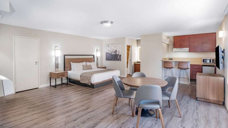 <b>Wyndham Garden San Diego near SeaWorld Suite</b>. Images powered by <a href="https://iceportal.shijigroup.com/" title="IcePortal" target="_blank">IcePortal</a>.