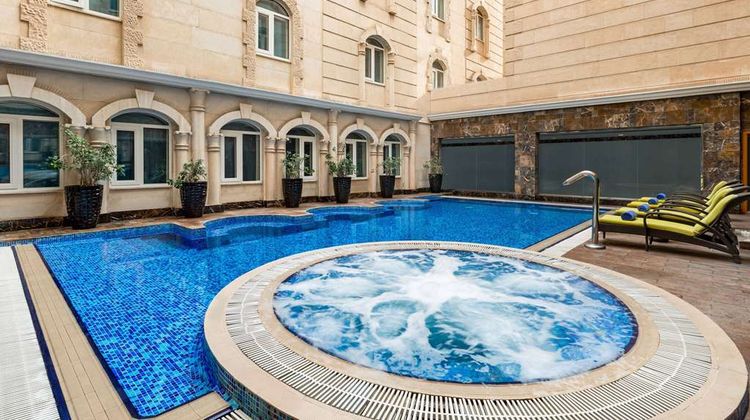 Wyndham Grand Regency Doha Pool