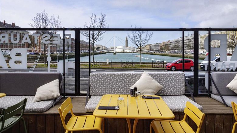 Mercure Bassin du Commerce Exterior. Images powered by <a href="https://iceportal.shijigroup.com" target="_blank" rel="noopener">Ice Portal</a>.