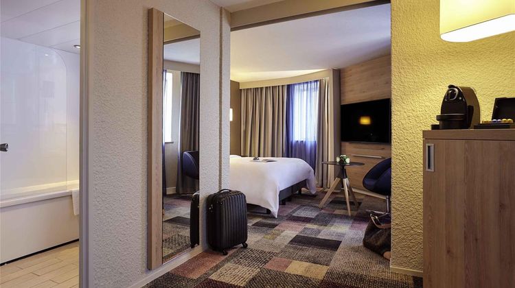 Mercure Bassin du Commerce Room