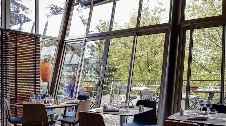 <b>Mercure Lyon Charbonnieres Restaurant</b>. Images powered by <a href="https://iceportal.shijigroup.com/" title="IcePortal" target="_blank">IcePortal</a>.