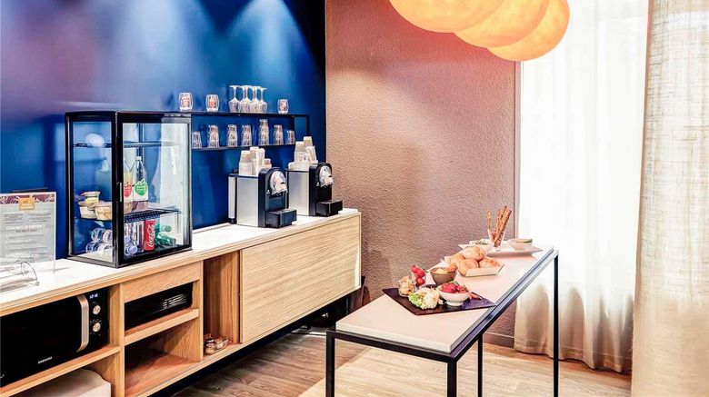 <b>Mercure Lyon Charbonnieres Meeting</b>. Images powered by <a href="https://iceportal.shijigroup.com/" title="IcePortal" target="_blank">IcePortal</a>.
