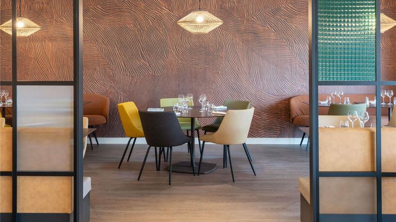 <b>Mercure Auxerre Nord Restaurant</b>. Images powered by <a href="https://iceportal.shijigroup.com/" title="IcePortal" target="_blank">IcePortal</a>.