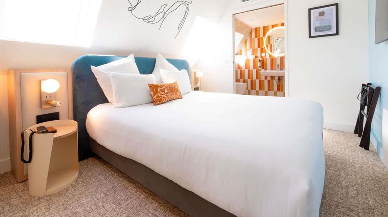<b>Mercure Paris Raspail Montparnasse Room</b>. Images powered by <a href="https://iceportal.shijigroup.com/" title="IcePortal" target="_blank">IcePortal</a>.