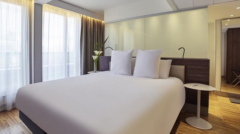 <b>Mercure Paris Etoile Room</b>. Images powered by <a href="https://iceportal.shijigroup.com/" title="IcePortal" target="_blank">IcePortal</a>.