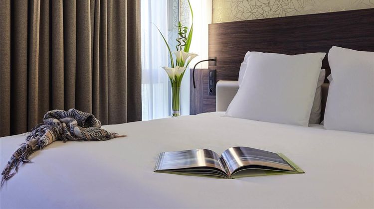 Mercure Paris Etoile Room