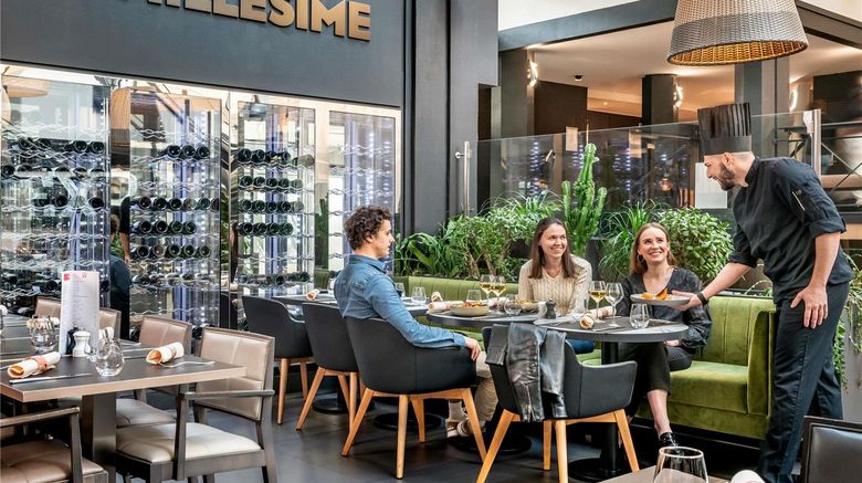 <b>Mercure Paris Porte de Versailles Expo Restaurant</b>. Images powered by <a href="https://iceportal.shijigroup.com/" title="IcePortal" target="_blank">IcePortal</a>.