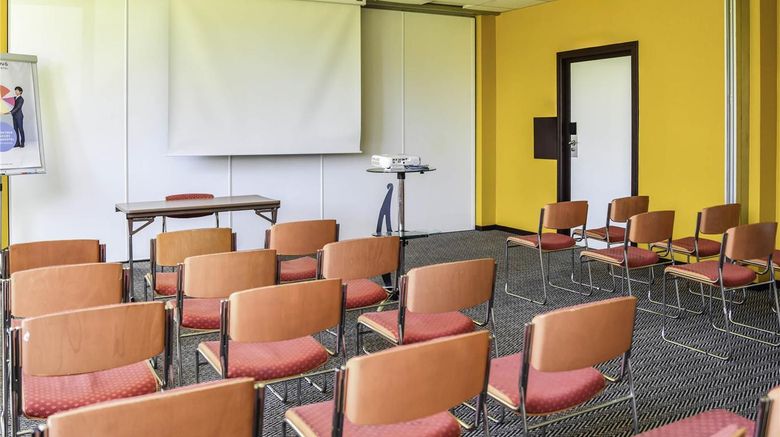 <b>Novotel Creteil Le Lac Meeting</b>. Images powered by <a href="https://iceportal.shijigroup.com/" title="IcePortal" target="_blank">IcePortal</a>.