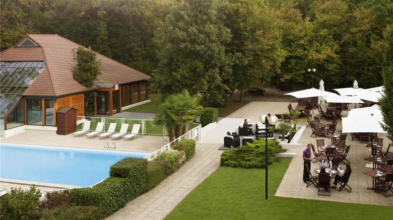 <b>Novotel Fontainebleau Ury Pool</b>. Images powered by <a href="https://iceportal.shijigroup.com/" title="IcePortal" target="_blank">IcePortal</a>.