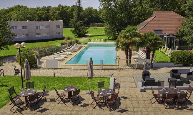 Novotel Fontainebleau Ury Exterior