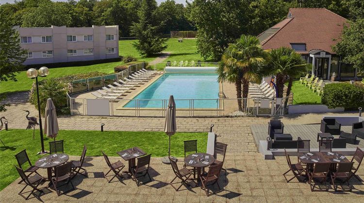 Novotel Fontainebleau Ury Exterior