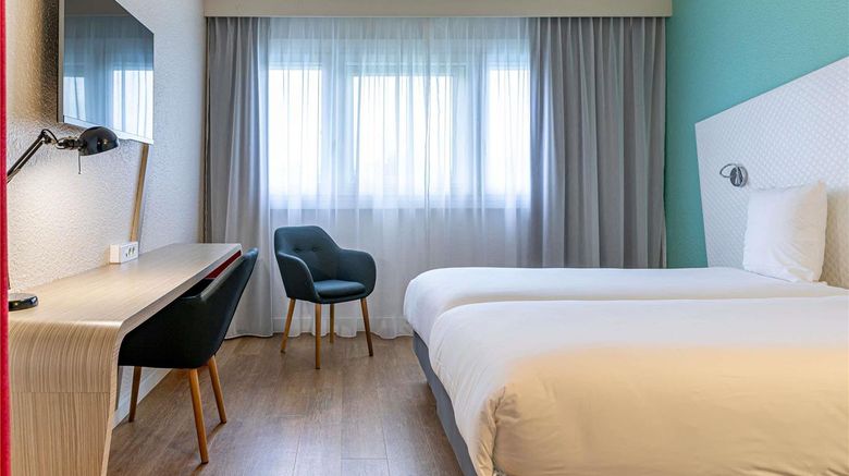 <b>Mercure Paris le Bourget Room</b>. Images powered by <a href="https://iceportal.shijigroup.com/" title="IcePortal" target="_blank">IcePortal</a>.