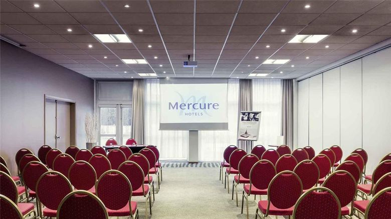 <b>Mercure Paris le Bourget Meeting</b>. Images powered by <a href="https://iceportal.shijigroup.com/" title="IcePortal" target="_blank">IcePortal</a>.