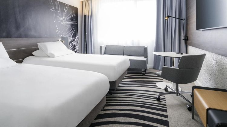 Novotel Saclay Room