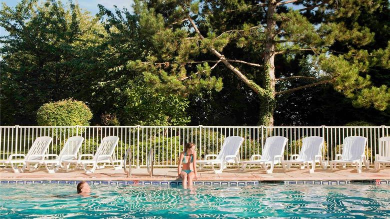<b>Novotel Saclay Pool</b>. Images powered by <a href="https://iceportal.shijigroup.com/" title="IcePortal" target="_blank">IcePortal</a>.