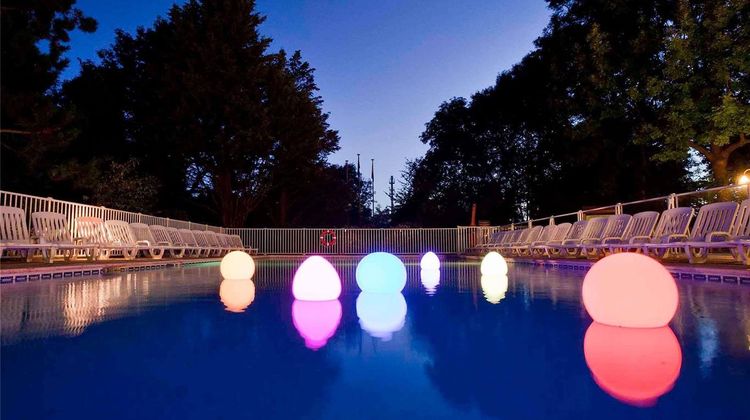 Novotel Saclay Pool