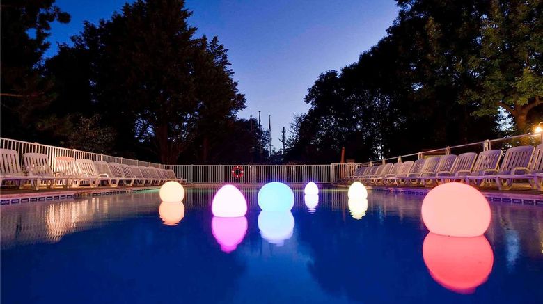 <b>Novotel Saclay Pool</b>. Images powered by <a href="https://iceportal.shijigroup.com/" title="IcePortal" target="_blank">IcePortal</a>.