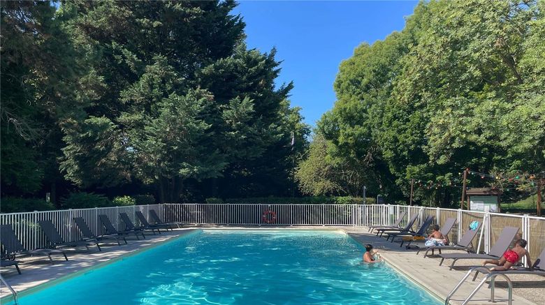<b>Novotel Saclay Pool</b>. Images powered by <a href="https://iceportal.shijigroup.com/" title="IcePortal" target="_blank">IcePortal</a>.
