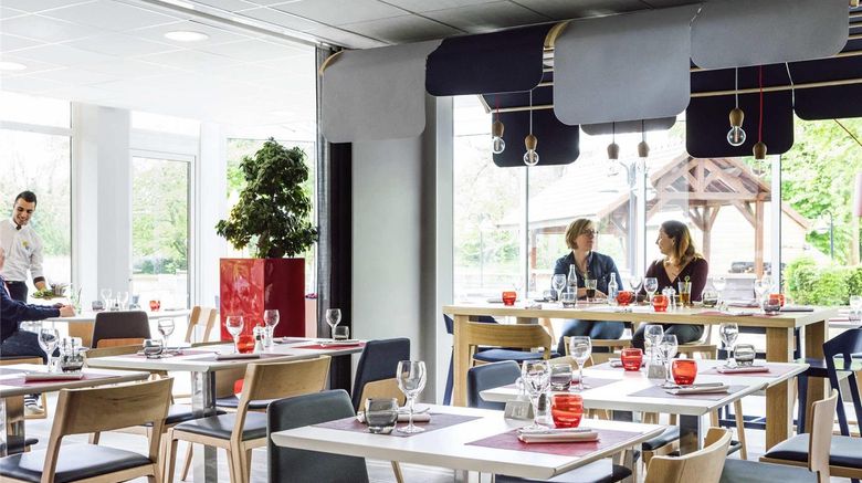 <b>Novotel Saclay Restaurant</b>. Images powered by <a href="https://iceportal.shijigroup.com/" title="IcePortal" target="_blank">IcePortal</a>.
