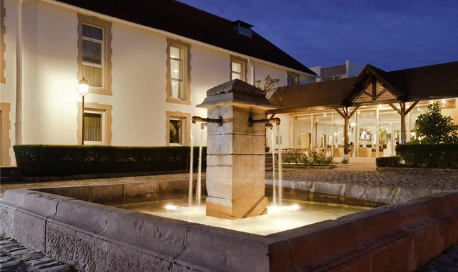 Novotel Saclay Exterior