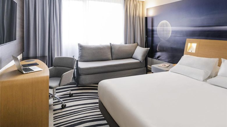 <b>Novotel Saclay Room</b>. Images powered by <a href="https://iceportal.shijigroup.com/" title="IcePortal" target="_blank">IcePortal</a>.