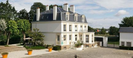 Novotel Saclay Exterior