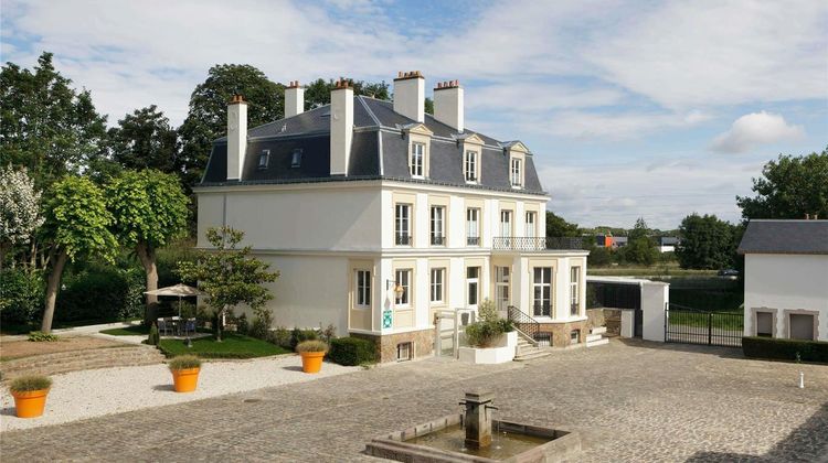 Novotel Saclay Exterior