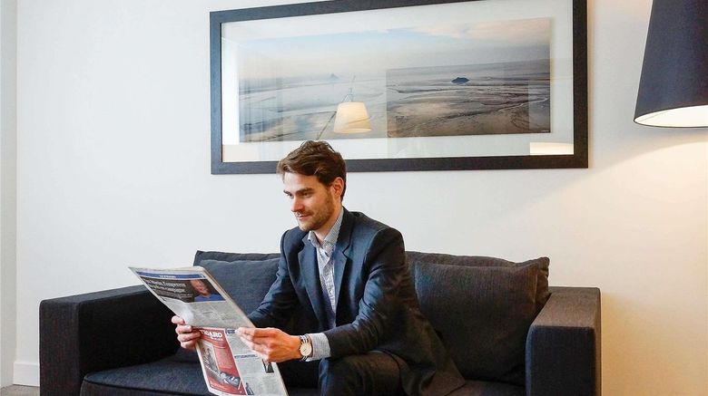 <b>Novotel Saclay Suite</b>. Images powered by <a href="https://iceportal.shijigroup.com/" title="IcePortal" target="_blank">IcePortal</a>.