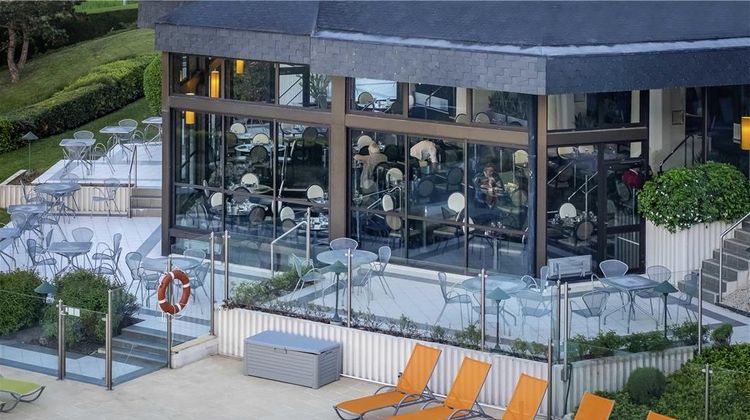 Novotel Amboise Pool