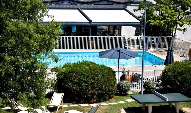 Ibis Styles Avignon Sud Exterior