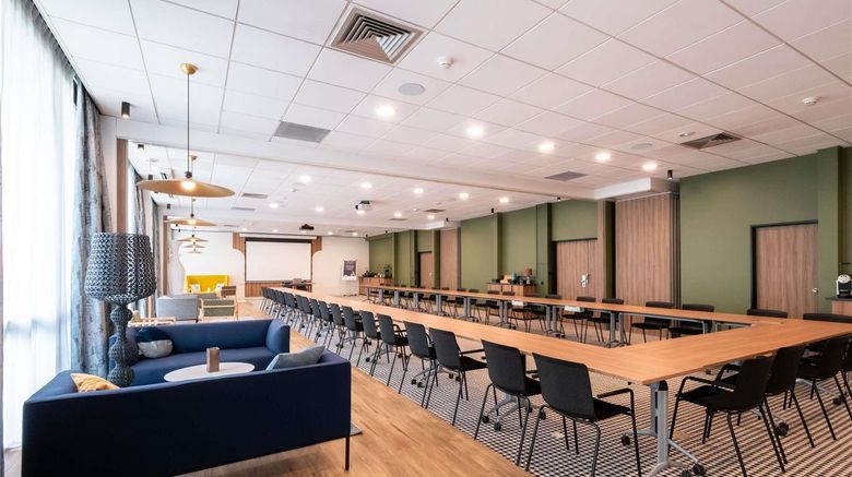<b>Novotel Chartres Meeting</b>. Images powered by <a href="https://iceportal.shijigroup.com/" title="IcePortal" target="_blank">IcePortal</a>.