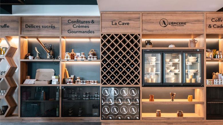 <b>Novotel Chartres Restaurant</b>. Images powered by <a href="https://iceportal.shijigroup.com/" title="IcePortal" target="_blank">IcePortal</a>.