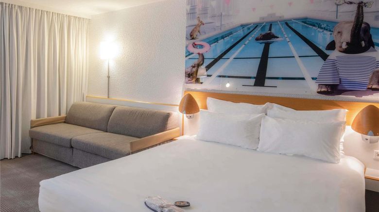 <b>Novotel Dijon Sud Room</b>. Images powered by <a href="https://iceportal.shijigroup.com/" title="IcePortal" target="_blank">IcePortal</a>.
