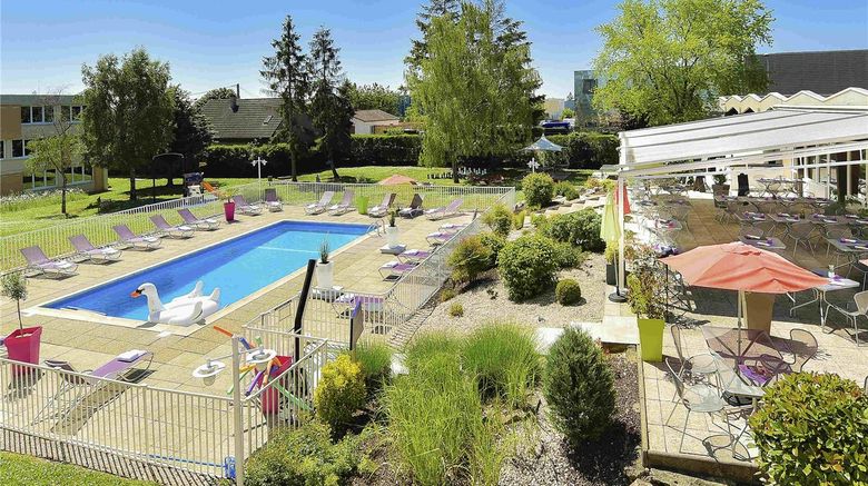<b>Novotel Dijon Sud Pool</b>. Images powered by <a href="https://iceportal.shijigroup.com/" title="IcePortal" target="_blank">IcePortal</a>.
