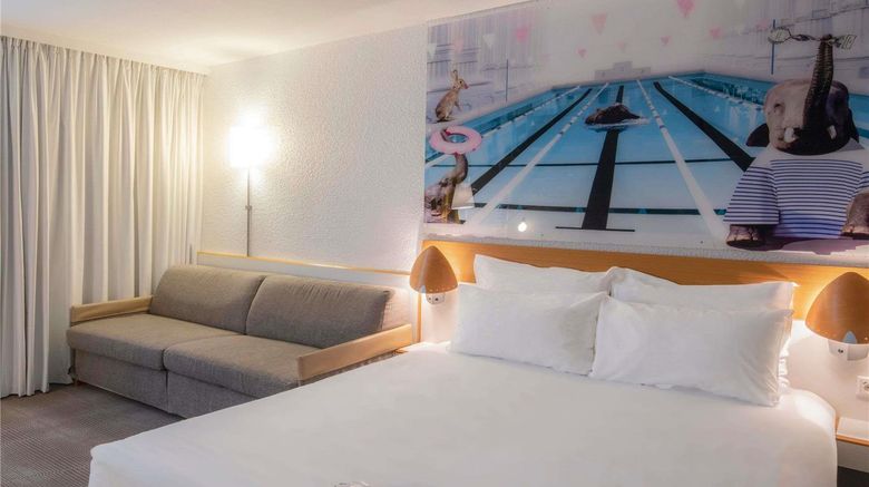 <b>Novotel Dijon Sud Room</b>. Images powered by <a href="https://iceportal.shijigroup.com/" title="IcePortal" target="_blank">IcePortal</a>.