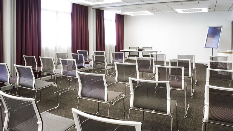 <b>Novotel Pau Pyrenees Meeting</b>. Images powered by <a href="https://iceportal.shijigroup.com/" title="IcePortal" target="_blank">IcePortal</a>.