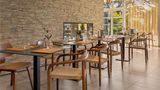 <b>Novotel Pau Pyrenees Restaurant</b>. Images powered by <a href="https://iceportal.shijigroup.com/" title="IcePortal" target="_blank">IcePortal</a>.