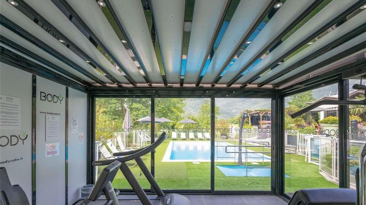 Novotel Grenoble Pool