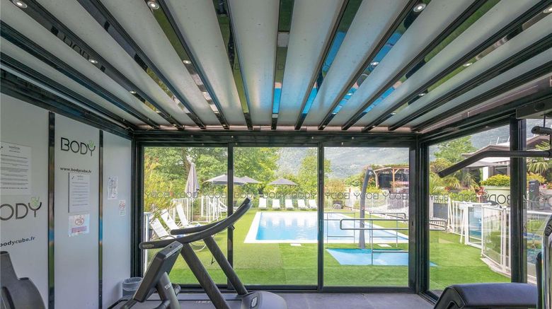 <b>Novotel Grenoble Pool</b>. Images powered by <a href="https://iceportal.shijigroup.com/" title="IcePortal" target="_blank">IcePortal</a>.