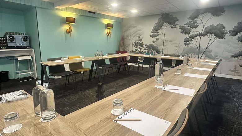 <b>Novotel Lens Noyelles Meeting</b>. Images powered by <a href="https://iceportal.shijigroup.com/" title="IcePortal" target="_blank">IcePortal</a>.