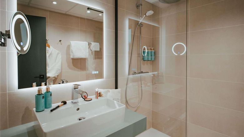 <b>Novotel Lens Noyelles Room</b>. Images powered by <a href="https://iceportal.shijigroup.com/" title="IcePortal" target="_blank">IcePortal</a>.